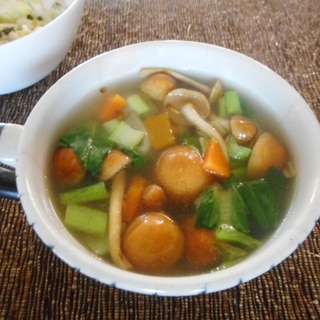 小松菜とナメコの野菜スープ